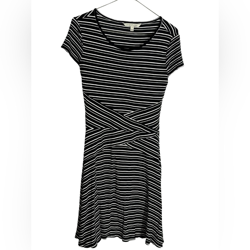 Black and white dress. Size XS. Gently worn. Excellent condition.